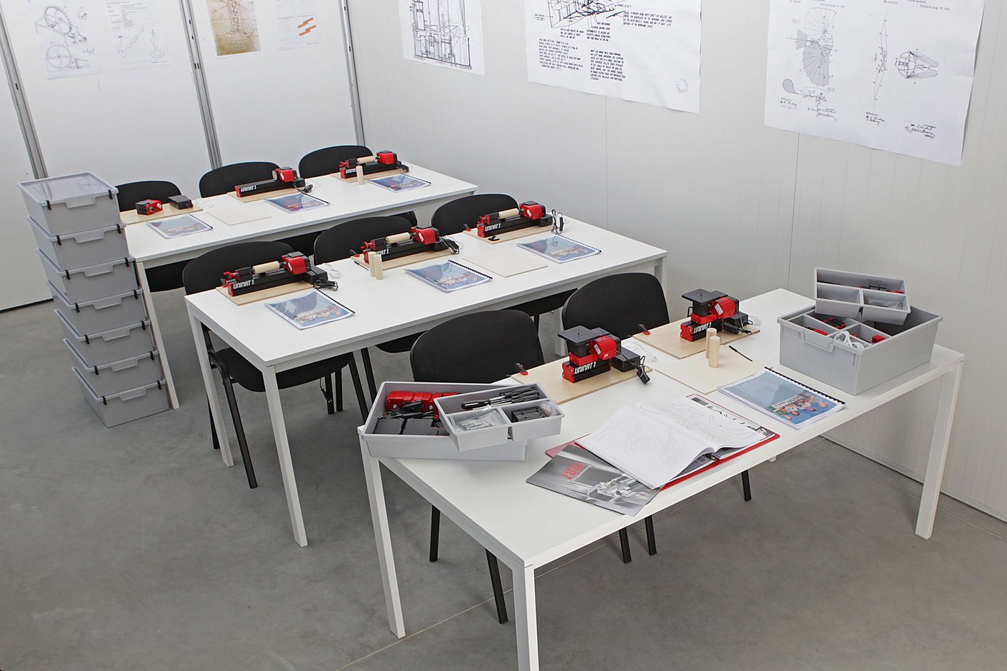 unimat grundschulset klassenraum mit 8 aufgebauten Maschinen